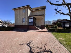 Продаж будинку Київ Троєщина